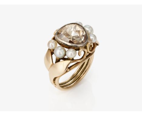 Ring mit großem Diamanten und ZuchtperlenDeutschland, der große Diamant wurde im 18. Jahrhundert geschliffen, der Ring wurde 