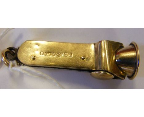 A 9ct gold cigar cutter