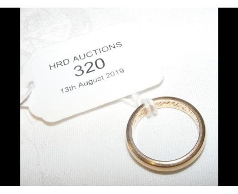 A 750 marked gold wedding band - 6g 