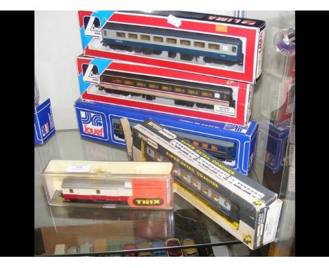 Boxed Lima and Wrenn carriages, etc. 
