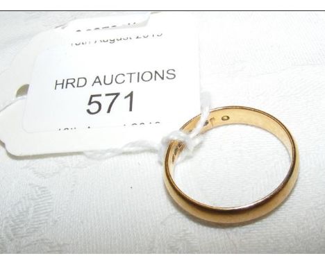 A 22ct gold wedding band - 6g 