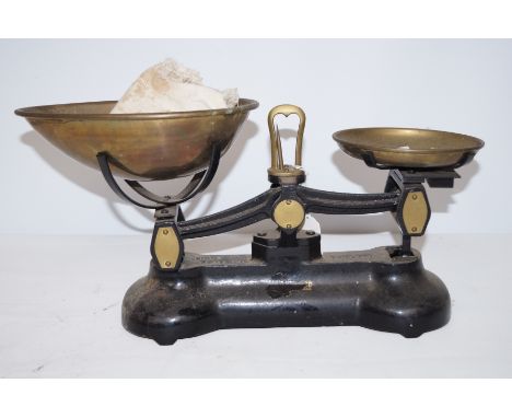 Set of Libra balance scales &amp; weights 
