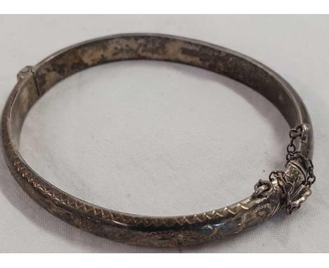 AN ENGRAVED SILVER HINGED BANGLE