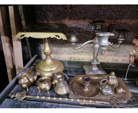 SHELF OF MISC BRASS WARE INCL; CANDLESTICKS, POT STAND & A COPPER MONTEITH 