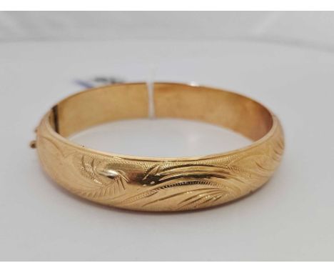 HIGH CARAT GOLD BANGLE, 31.8g
