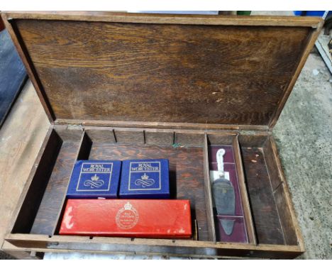 WOODEN SECTION BOX WITH A CAKE SLICE & KNIFE & 2 BOXED PAIRS OF ROYAL WORCESTER EGG CODDLERS