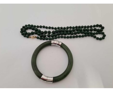 GREEN JADEITE BANGLE & BEADS