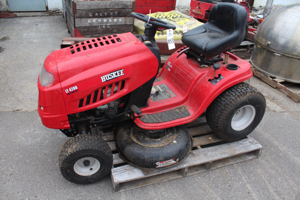 Huskee Lawn Tractor, M# LT 4200 | Rigging: $25