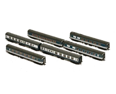 Six Bachmann 00 gauge coaches, four Pullman coaches 
