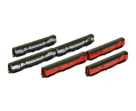 Six Bachmann 00 gauge Royal Mail coaches 