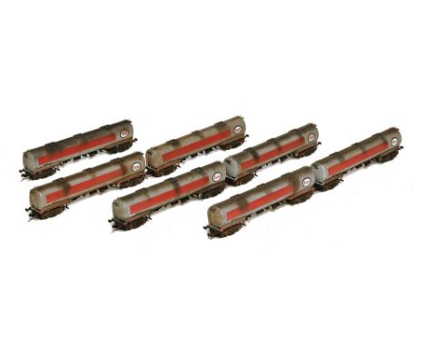 Seven Bachmann weathered 100 tonne Esso tanker wagons 