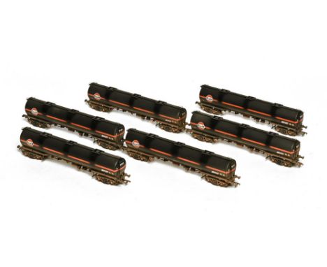 Six Bachmann Gulf 100 tonne weathered tankers 