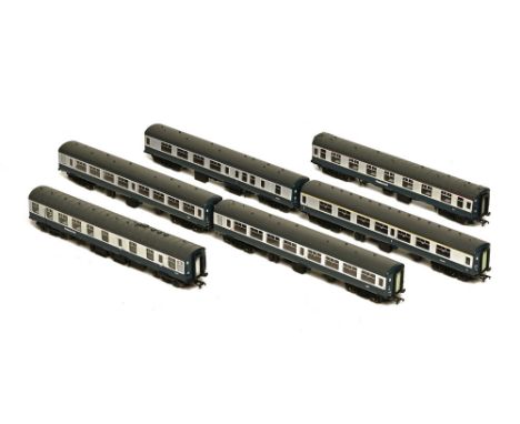 Six Bachmann restaurant cars and coaches 