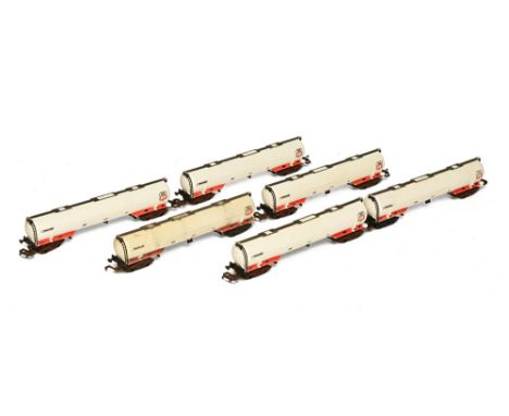 Six Lima 00 gauge 100 tonne tankers 