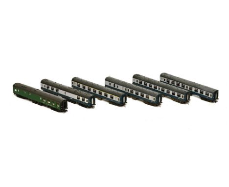 Six Bachmann 00 gauge carriages 