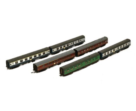 Six Bachmann coaches 