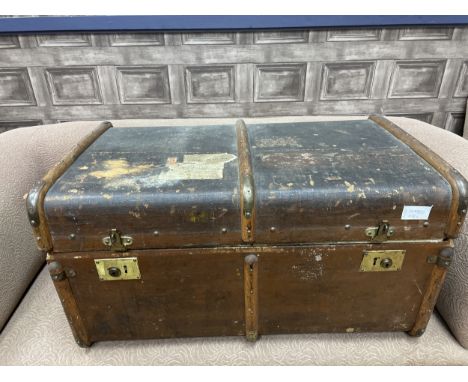 VINTAGE TRAVEL TRUNK