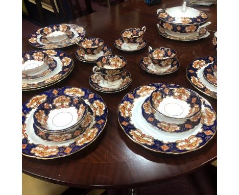ROYAL ALBERT 'HEIRLOOM' PATTERN PART DINNER SERVICE, comprising 5 cups, 6 saucers, 6 side plates, 6 dinner plates, sugar, lid