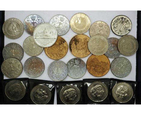 UK commemoratives including four £5 coins and an 1887 Manchester Jubilee Exhibition silvered table medal. P&amp;P Group 1 (£1