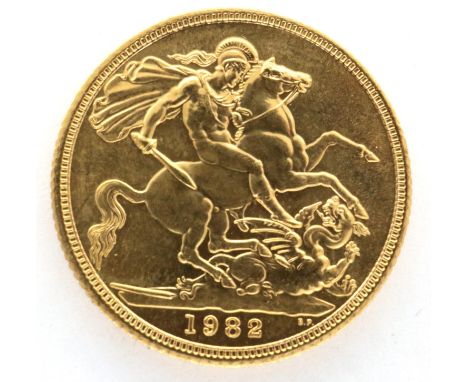 1982 Elizabeth II full sovereign. P&amp;P Group 0 (£5+VAT for the first lot and £1+VAT for subsequent lots) 