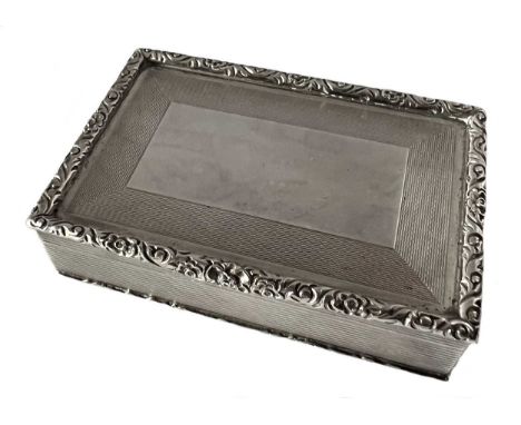 A mid 20th century silver snuff box, mark of Henry Hodson Plante, Birmingham 1954, of rectangular form, reeded sides with cas