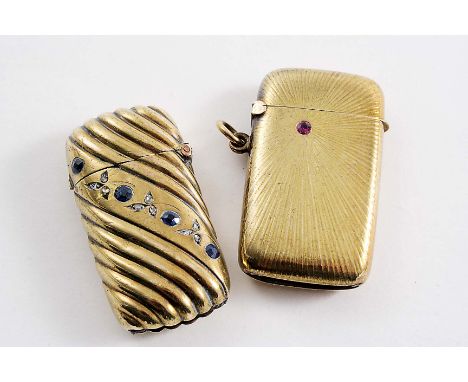 AN EARLY 20TH CENTURY CONTINENTAL GOLD VESTA CASE set with a ruby on the front against a rayed ground, struck with Austro-Hun