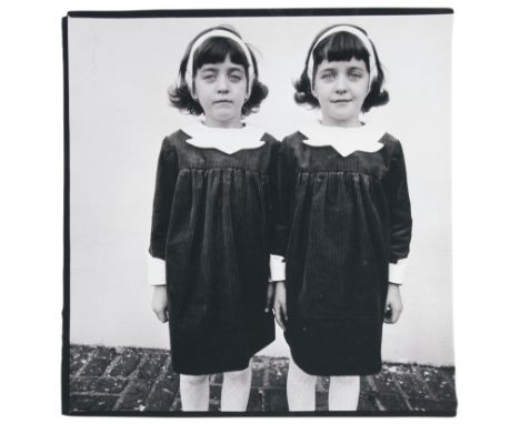 DIANE ARBUS (1923-1971) Identical twins Roselle, N.J Photo print  Masures 40.0 X 40.0
