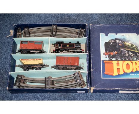 Hornby Goods Set No. 40, Gauge 0, Clockwork, in original box, engine and goods carriages including 'Trinidad Lake Asphalt'.