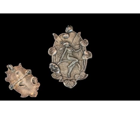 Art Nouveau Style - Superb Sterling Silver Brooch with Central Figure of Naked Fairy Figurine, Surrounded by Lilies. Hallmark