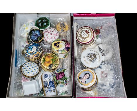 Quantity of Small Ceramic Items, comprising a collection of approx. 10 commemorative trinket boxes of various sizes, together