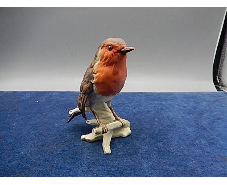Goebel Robin 5" tall