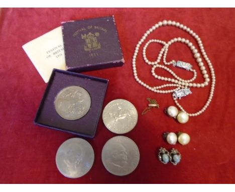 Mixed lot containing jewellery and coins to incl necklaces (1 a/f) and earrings plus Festival of Britain 1951 Boxed crown, 2x