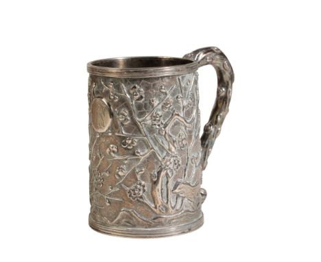 SMALL CHINESE EXPORT SILVER TANKARD, LUEN WO, EARLY 20TH CENTURY the cylindrical sides finely decorated in relief with blosso