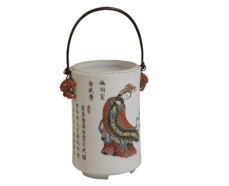 FAMILLE ROSE CYLINDRICAL JAR, QING DYNASTY, 19TH CENTURY decorated with figures and calligraphy, lid missing, Height: 10cm  