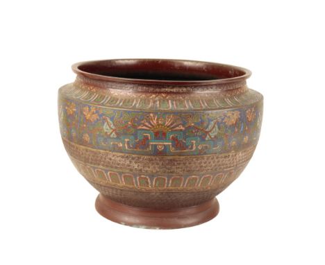 LARGE CLOISONNE ENAMEL JARDINIERE, LATE QING / REPUBLIC PERIOD Diameter: 40cm
