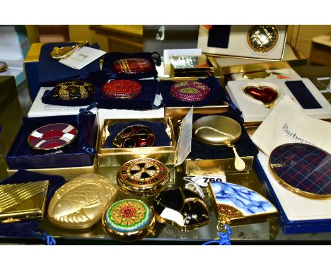 A GROUP OF ESTEE LAUDER COMPACTS, comprising twelve boxed Estee Lauder compacts, six unboxed examples and a boxed Burberrys c