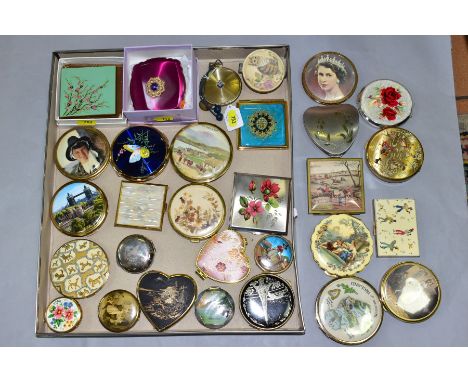 A BOX OF THIRTY POWDER COMPACTS, to include a boxed Cozy compact printed with cherry blossom, an art deco style compact with 