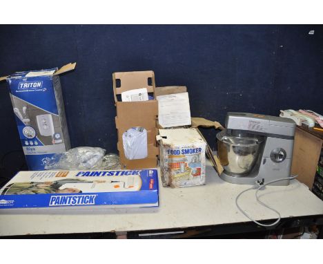 A KENWOOD MAJOR CLASSIC KM800 FOOD PROCESSOR (PAT fail due to stripped cable insulation but working, a Triton Riya 8.5kw show