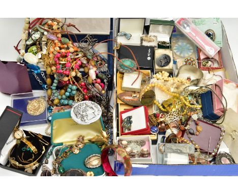 BOX OF WHITE METAL JEWELLERY AND ASSORTED COSTUME JEWELLERY, to include an oval double sided pendant set with malachite and b