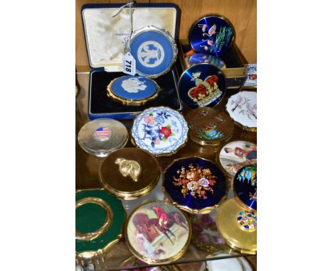 NINETEEN STRATTON POWDER COMPACTS, to include a boxed brass coloured Wedgwood collection compact, an unboxed chrome Diana Spe