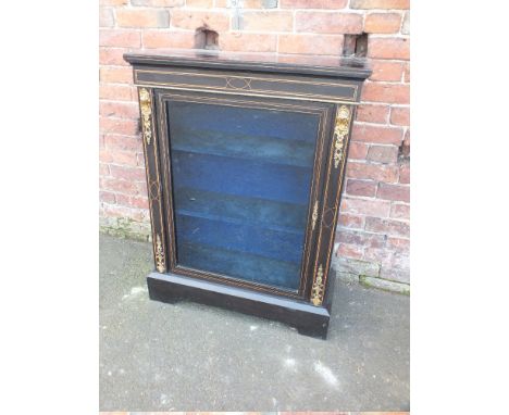 A LATE VICTORIAN EBONISED SINGLE DOOR GLAZED DISPLAY CABINET, having gilt metal mounts, raised on bracket feet, H 104 cm, W 7