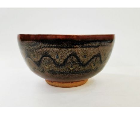 Ray Finch (1914-2012) for Winchcombe Pottery brown glazed bowl&nbsp;with black line and dot pattern, marked to base, 15.5cm h