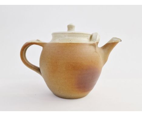 Ray Finch (1914-2012) for Winchcombe Pottery studio pottery teapot&nbsp;with impressed marks, 19cm high approx.&nbsp;