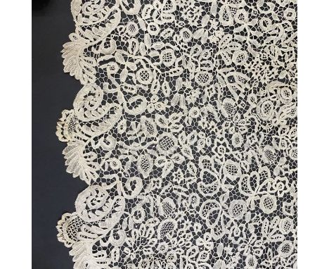 Long length of Honiton bobbin lace, circa 1860-1880, floral and foliate decoration design, 285cm x 39cm approx. (uncut length