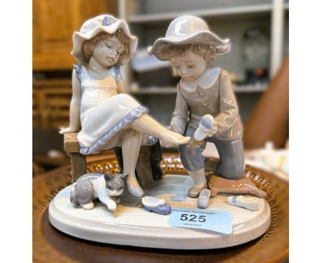 A Lladro figure, 'Try this one on', No 5361, Regino Torrijos.