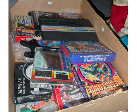 A collection of boxed retro games including Robocop 2 Commodor 64, Capcom vs Gold, Space Walk etc; a collection of PC CD-Rom 