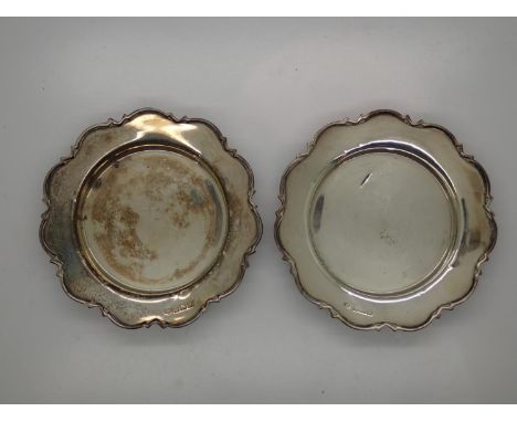 A pair of hallmarked silver trays, each D: 10 cm, combined 105g. UK P&amp;P Group 1 (£16+VAT for the first lot and £2+VAT for