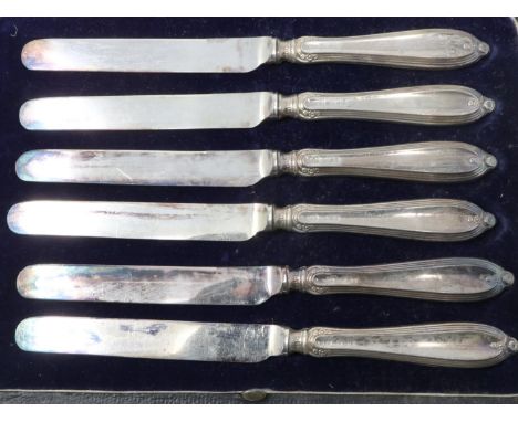 Set of six hallmarked silver handled butter knives in a leather case. UK P&amp;P Group 1 (£16+VAT for the first lot and £2+VA