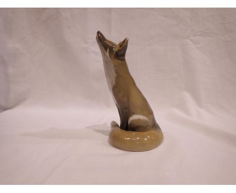 Royal Copenhagen figurine of a seated fox, no cracks or chips, H: 15 cm. UK P&amp;P Group 1 (£16+VAT for the first lot and £2