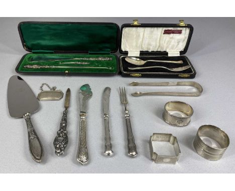 ASSORTED SILVER COLLECTABLES including a cased child's spoon and fork, Birmingham 1962, a cased set of two button hooks and s